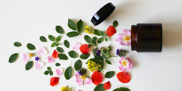cosmetici con acqua di rosa